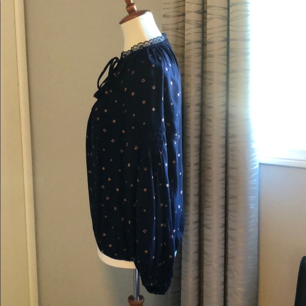 Excellent condition Lucky Brand long sleeve top - Picture 3 of 5